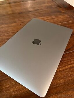 MacBook Pro 13” 2019 – Intel Core i5, 8 GB RAM