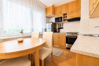 Priestranný 2-izbový byt (69 m²) s loggiou – Vlčince, Žilina