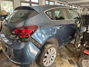 Rozpredám na diely Opel Astra J HB