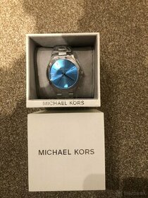 strieborné hodinky Michael Kors