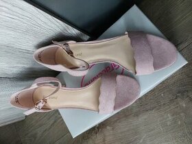 Nové ružové sandálky č. 38