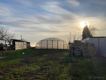 Pozemok 1000m2 v obci Tvrdošovce