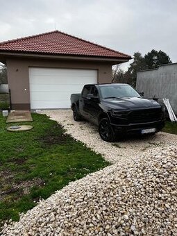RAM 5.7 V8 Hemi LIMITED NIGHT EDITION Kupované na SK TODOS