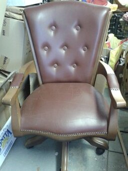Krásne kancelárske kreslo