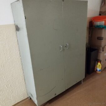 DOPYT - plechová skriňa