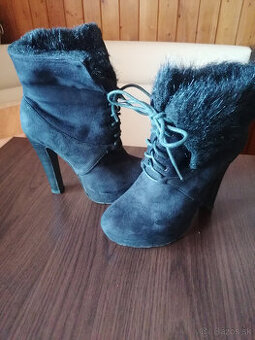 Čierne kotníčky s kožušinou veľ 37