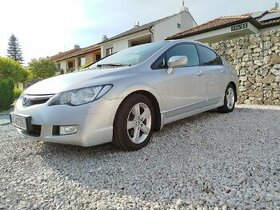 Honda civic sedan 1.8 103kW r.v.2006