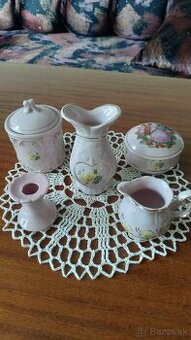 Ružový porcelán a zvonček