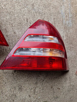 Zadné svetlá Mercedes Benz C, W203