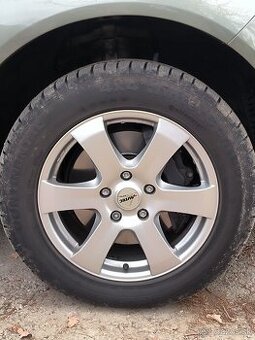 Predam zimnu sadu audi q7