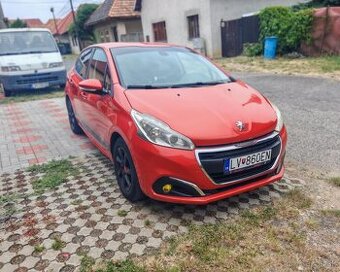 Peugeot 208, 2015 1.2 benzín,manuál