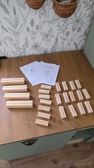 Drevene stojany na popisne tabulky/karticky