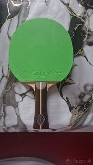 Raketa na stolný tenis