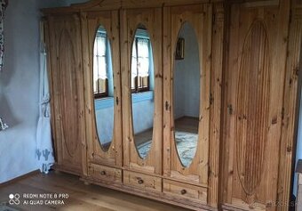 Rustikálna drevená masívna šatníková skriňa - REZERVOVANÉ