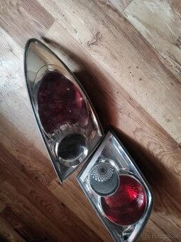 Mazda 626 zadné svetlá