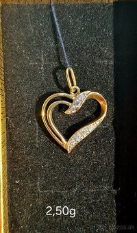 Zlaty privesok srdce s kamienkami