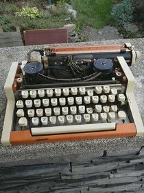 Starožitný písací stroj - 1