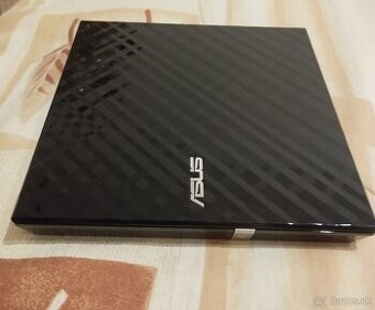 Predám nepoužívanú externú CD/DVD napaľovačku Asus.