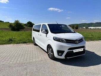 Prenajom 8 miestne auto - Toyota Proace Verso