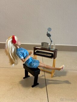 Barbie hudobná