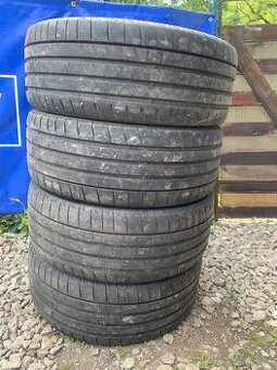 225/45 r18