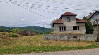 🏡 STAVEBNÝ POZEMOK S DOMOM V OBCI NITRIANSKE RUDNO (3 867 m