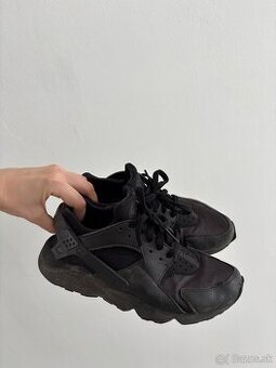 Predám Nike Huarache topánky na donosenie