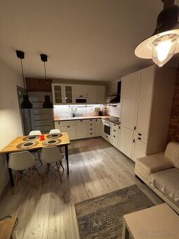 Predaj zrekonštruovaný 3 izbový byt v Ružinove