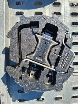 Predam zdvihak oko na Renault Thália rok vyroby 2011