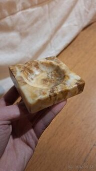 Malý popolník / miska z lešteného mramoru – ručná práca