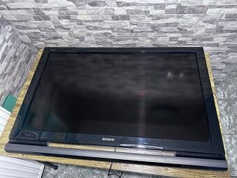 4x LCD TV (1xSony Bravia, 3xLG)