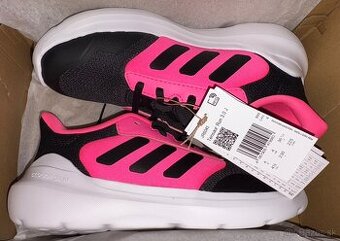 Tenisky adidas v.36 2/3 s visačkou