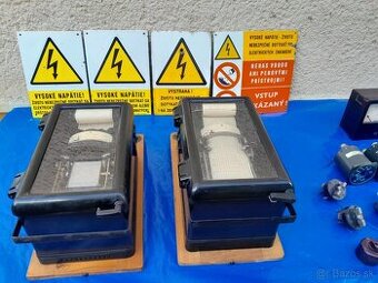 Voltmeter,ampérmeter,smaltované tabuľky.