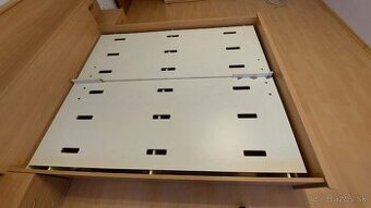 Manželská posteľ s úložným priestorom