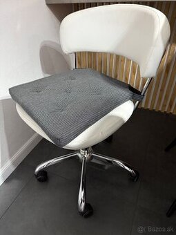 Kancelárska stolička