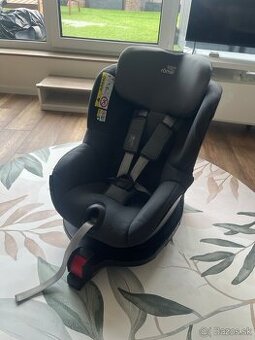 Britax Römer Dualfix M i-Size otočná 360°