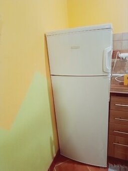 Predám chladničku s mrazničkou Electrolux