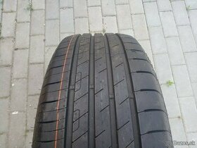 Letné pneu Goodyear Efficient Grip 215/55 R18