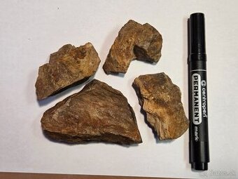 Uránový minerál / kontrolný "žiarič" ku dozimetru #1