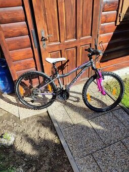 Dievčenský bicykel.