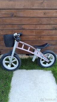 Predám odrážadlo first bike a trojkolku