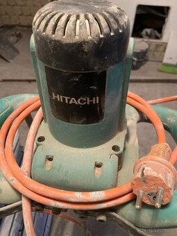 Hitachi miesacka, UM12VST