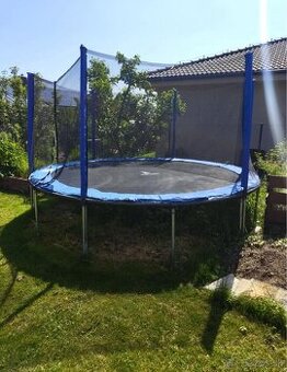 Trampolína 305