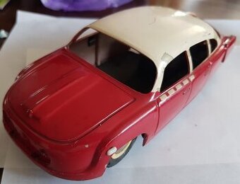 Staré hračky TATRA 603 a závodné auto ITES lietadlo akro - 1