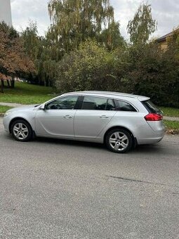 Predam Opel.Insignia  2.0 Cdci, r.v 2010, naj 310 tisic km