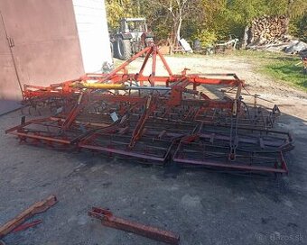 Kombinator kultivátor s drviacimi valcami Becker hydraulický