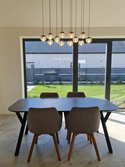 Jedálenský keramický stôl