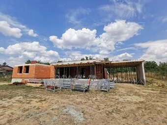 Výstavba domov, hrubá stavba, základová doska, betónové plot