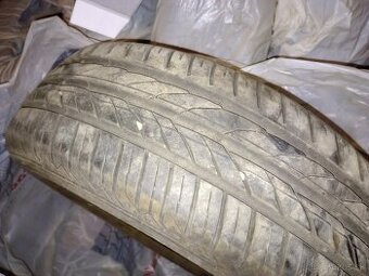 Predám zanovne pneu 185/60 R15