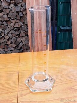 Predám odmerný valec, odmerka